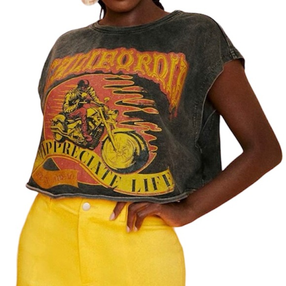 SHEIN Tops - [SHEIN] Graphic Print Crop Top